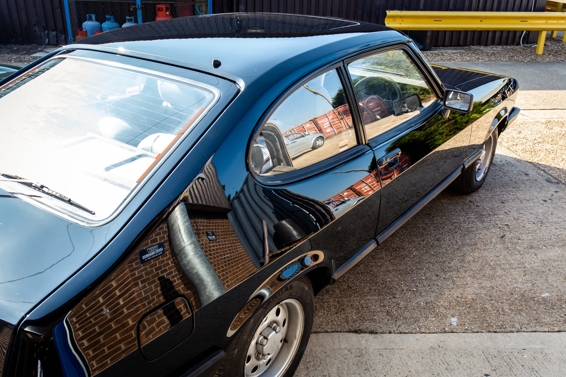 Ford Capri leavs paint 01 2 1