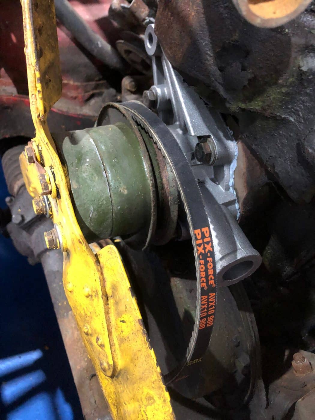 051021 1973 MGB Roadster New Water Pump 1