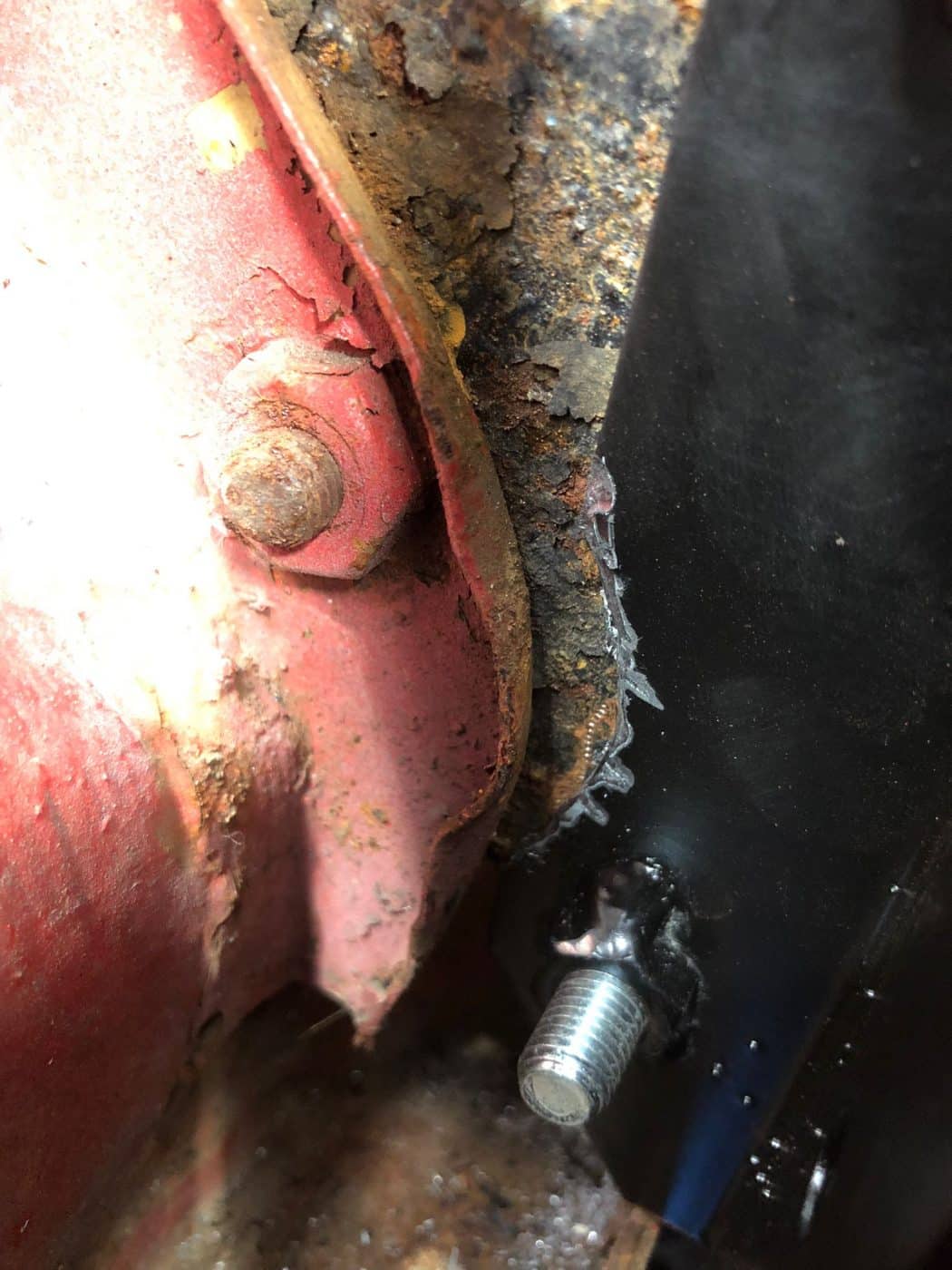 051021 1973 MGB Roadster Radiator Install 2 1