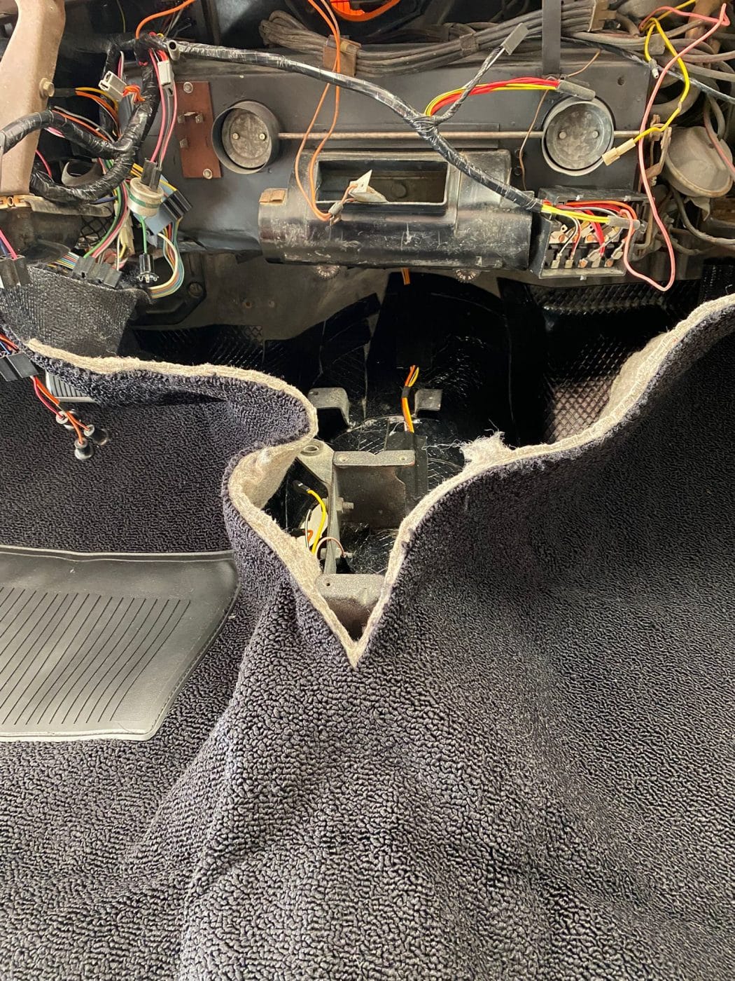 271021 1970 Dodge Charger Carpet Install 10 1