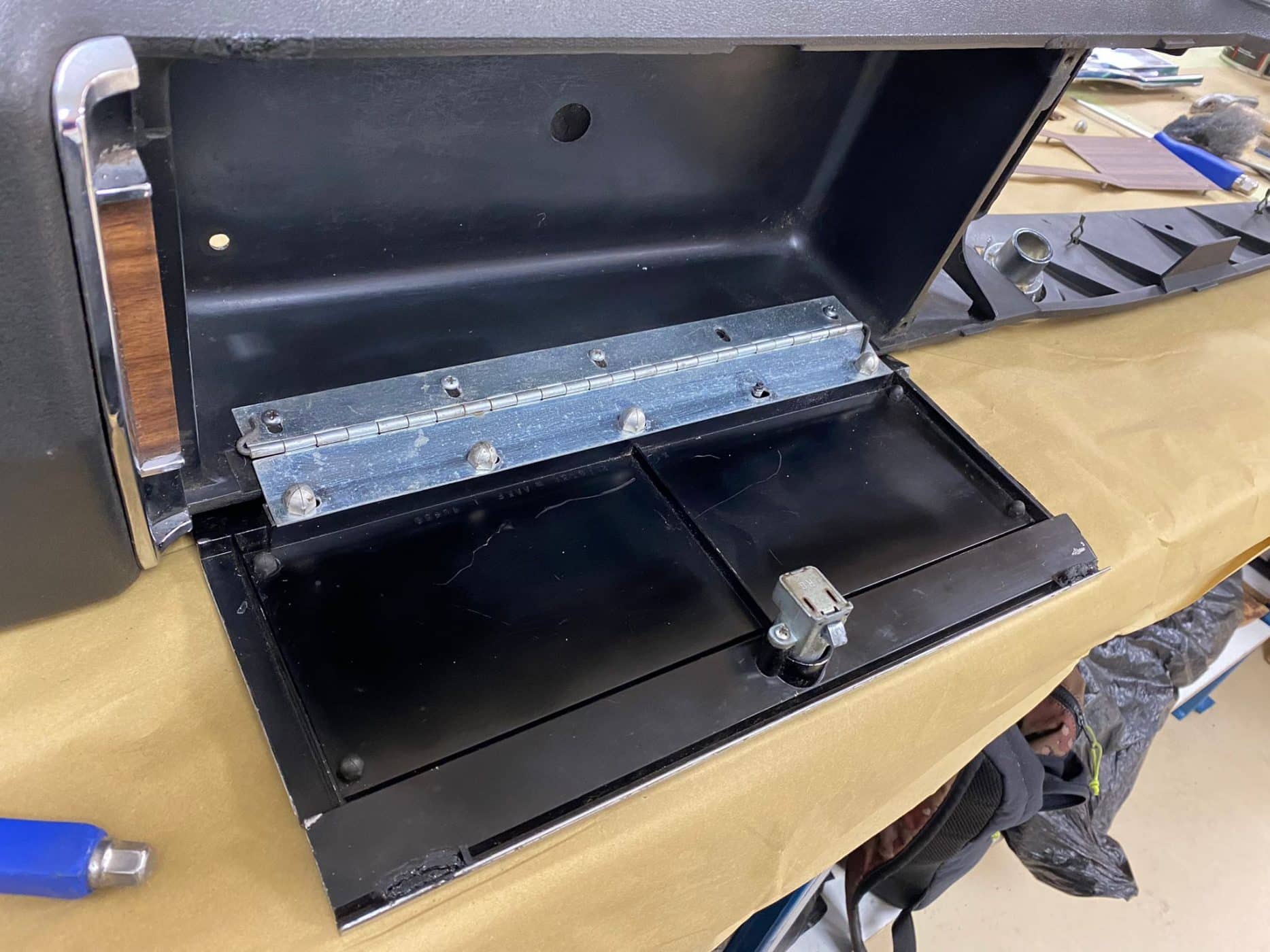 291021 1970 Dodge Charger Centre Console Refrurb 18 1