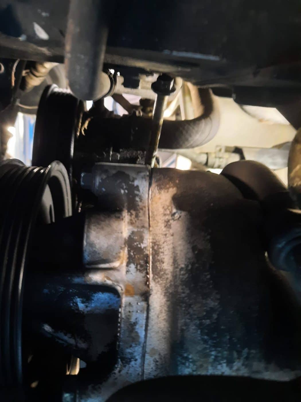 051121 Aston Martin DB9 fitting the power steering pump 13 1