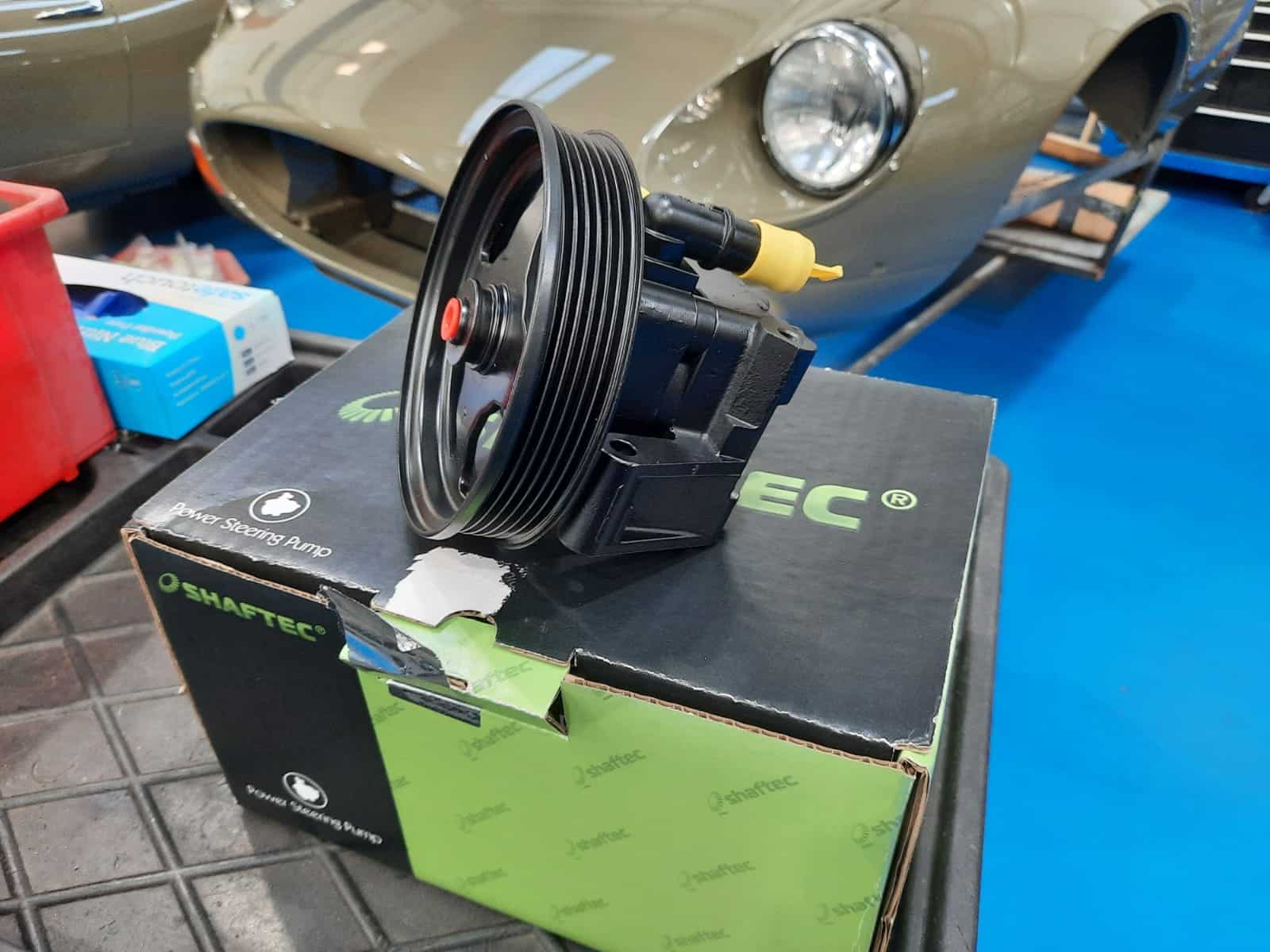 051121 Aston Martin DB9 fitting the power steering pump 22 1