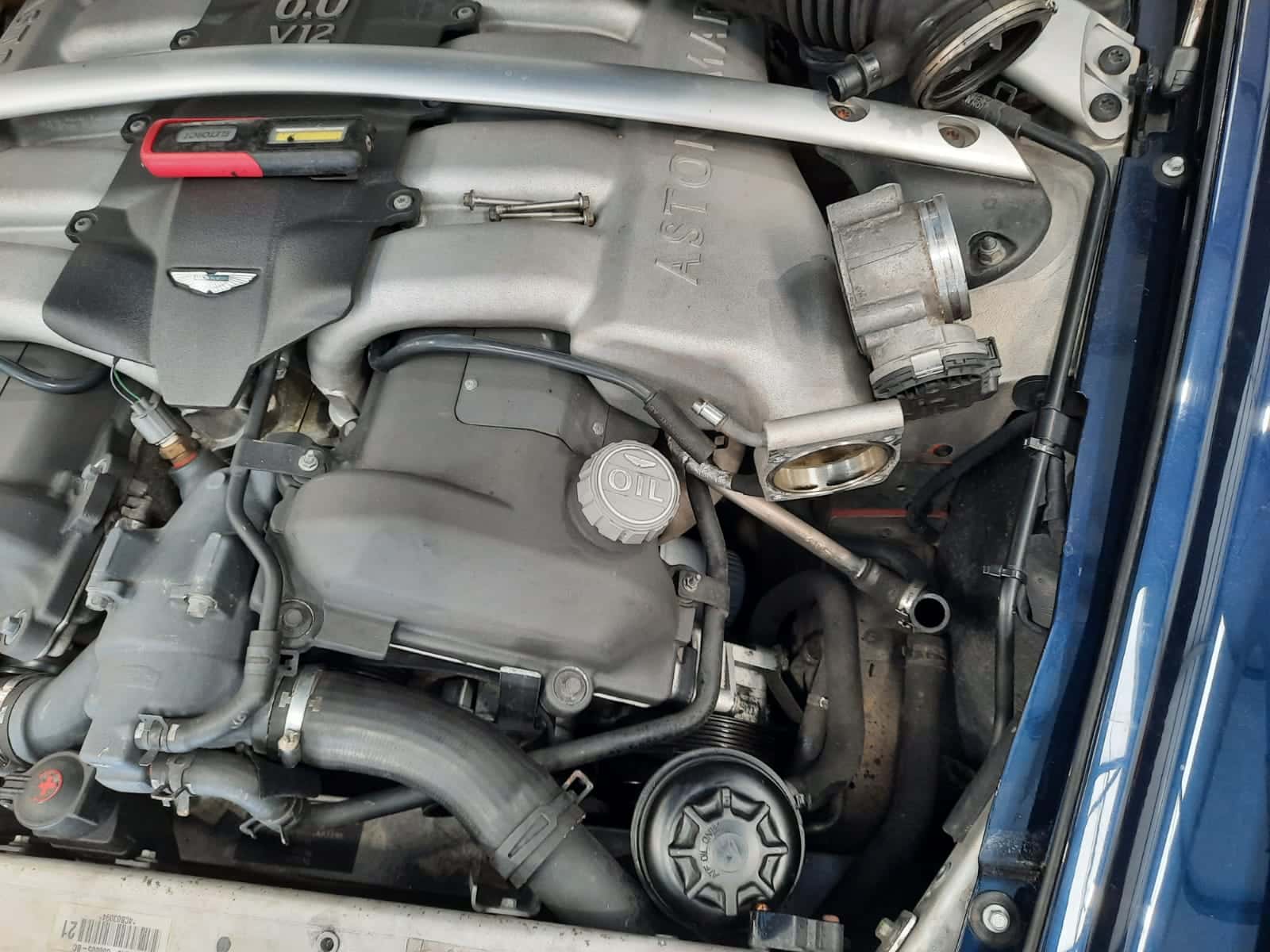 051121 Aston Martin DB9 fitting the power steering pump 5 1