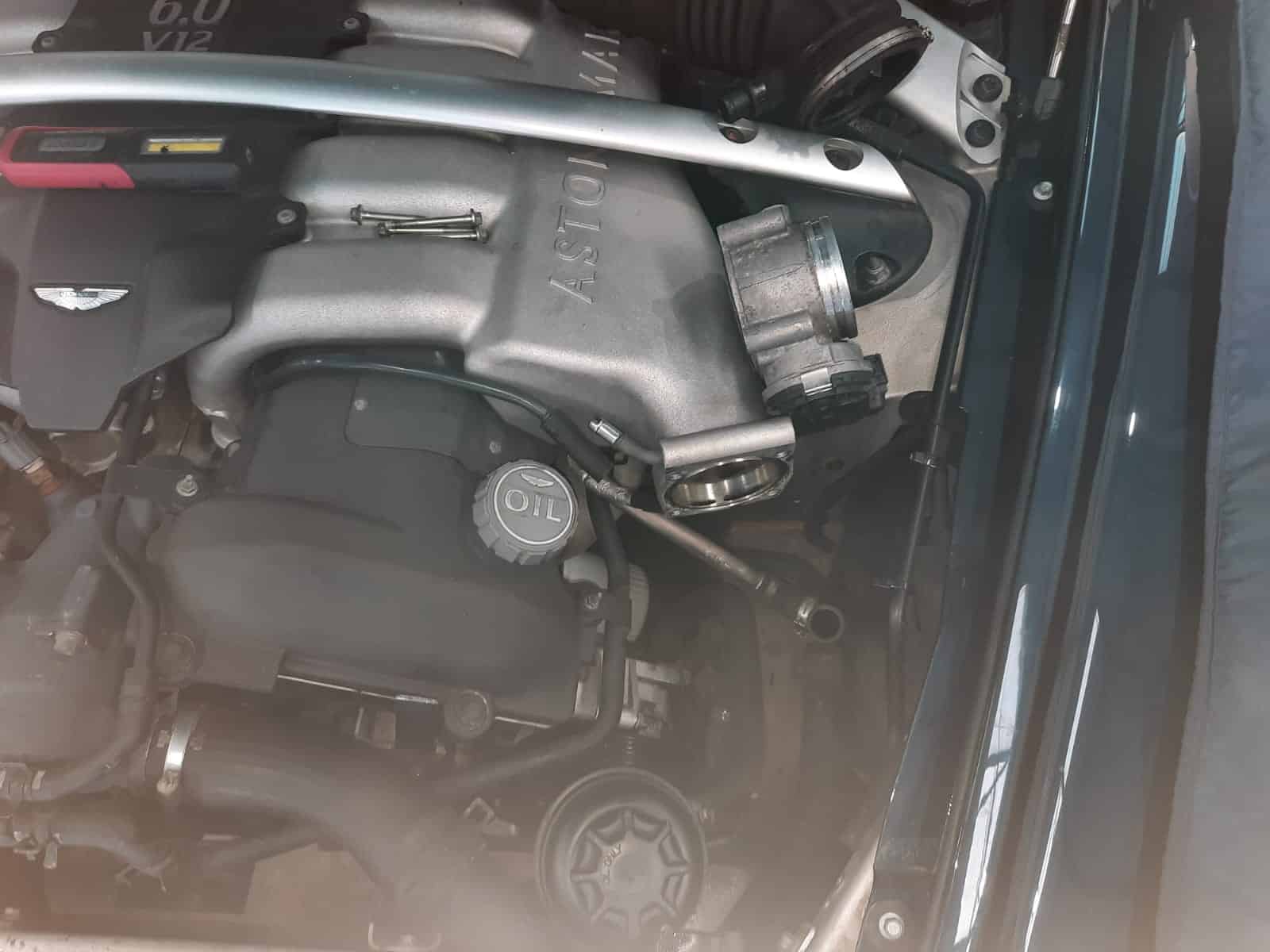 051121 Aston Martin DB9 fitting the power steering pump 6 1
