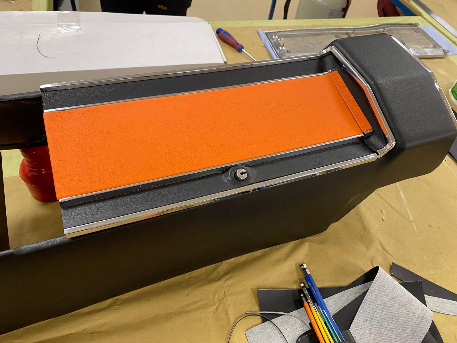 091121 1970 Dodge Charger Centre Console 8 1