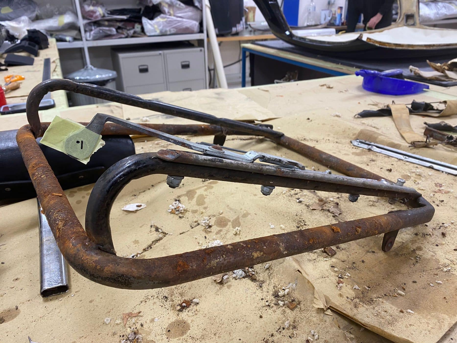 091121 1970 MGB Roadster Seat Teardown 4 1