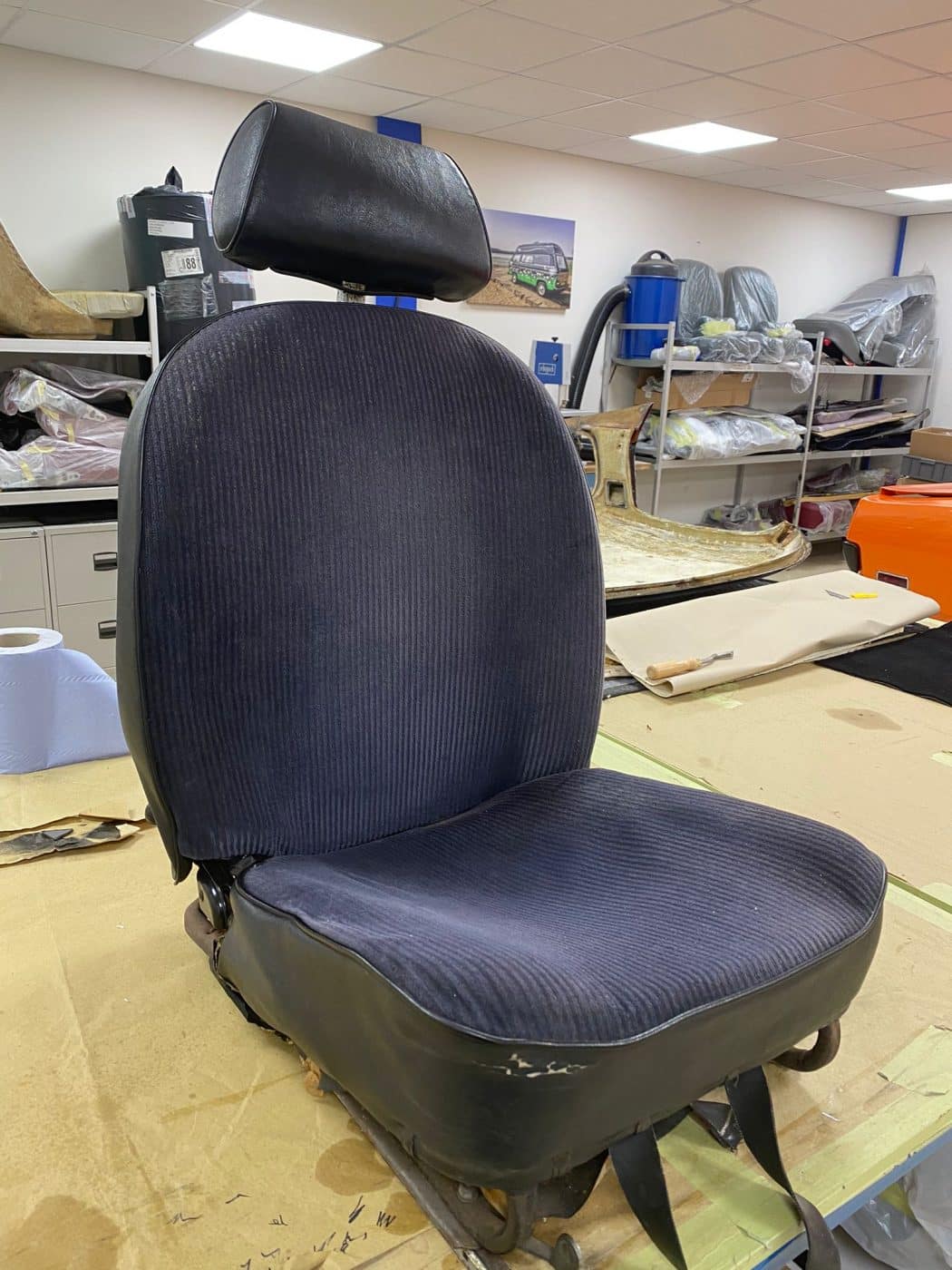 091121 1970 MGB Roadster Seat Teardown 43 1
