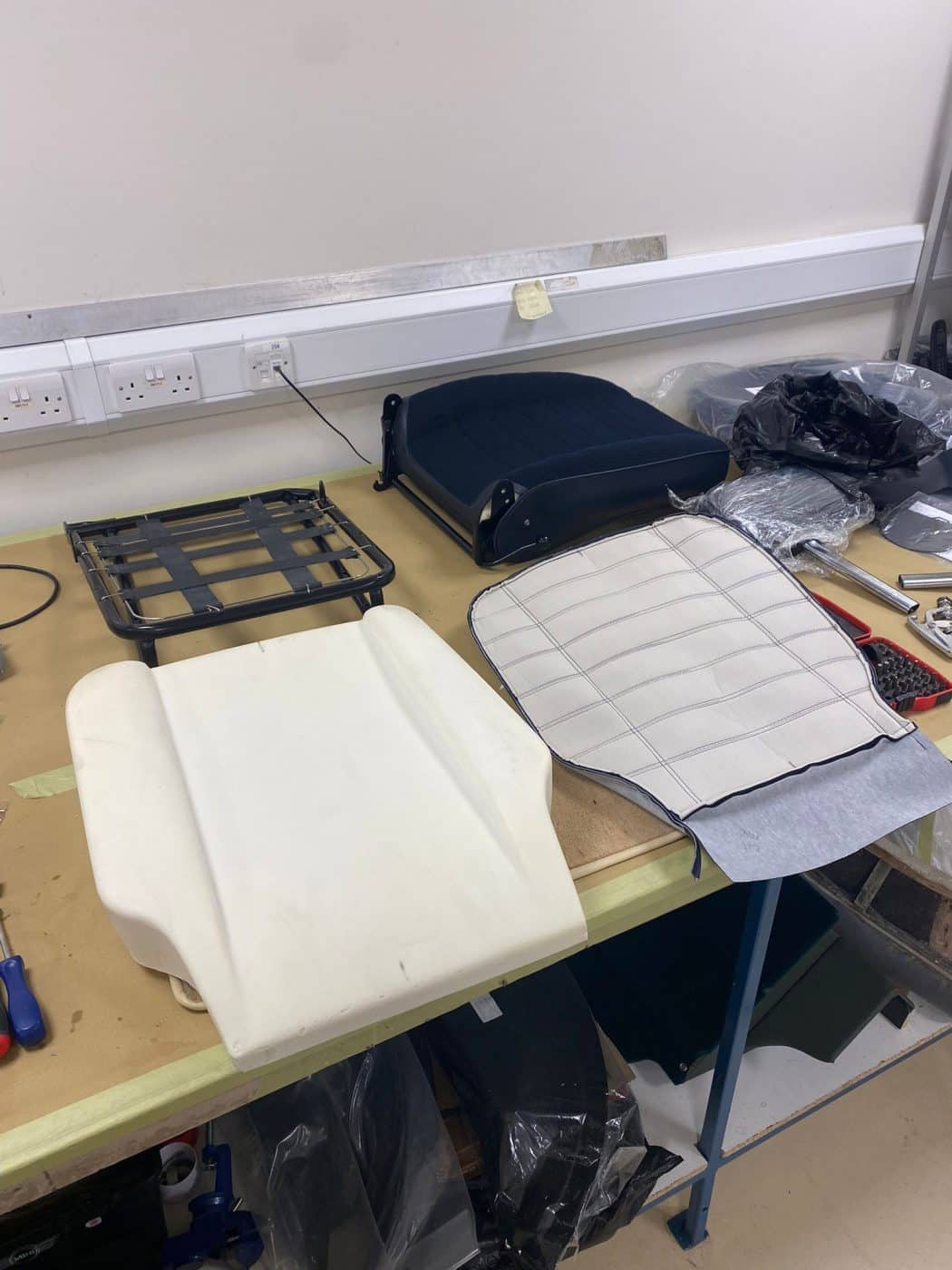 111121 1977 MGB Roadster Seats Finished 11 1