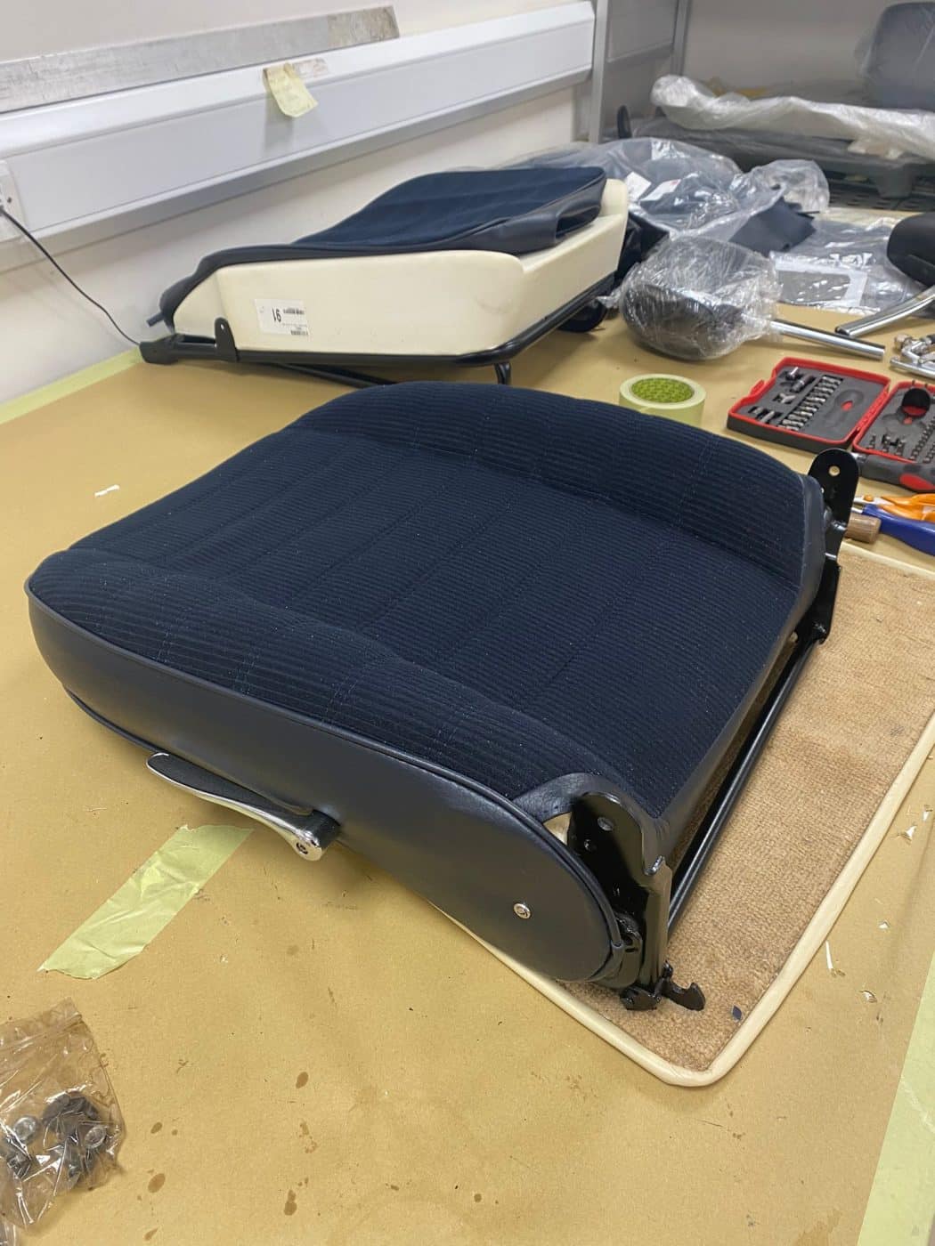 111121 1977 MGB Roadster Seats Finished 12 1