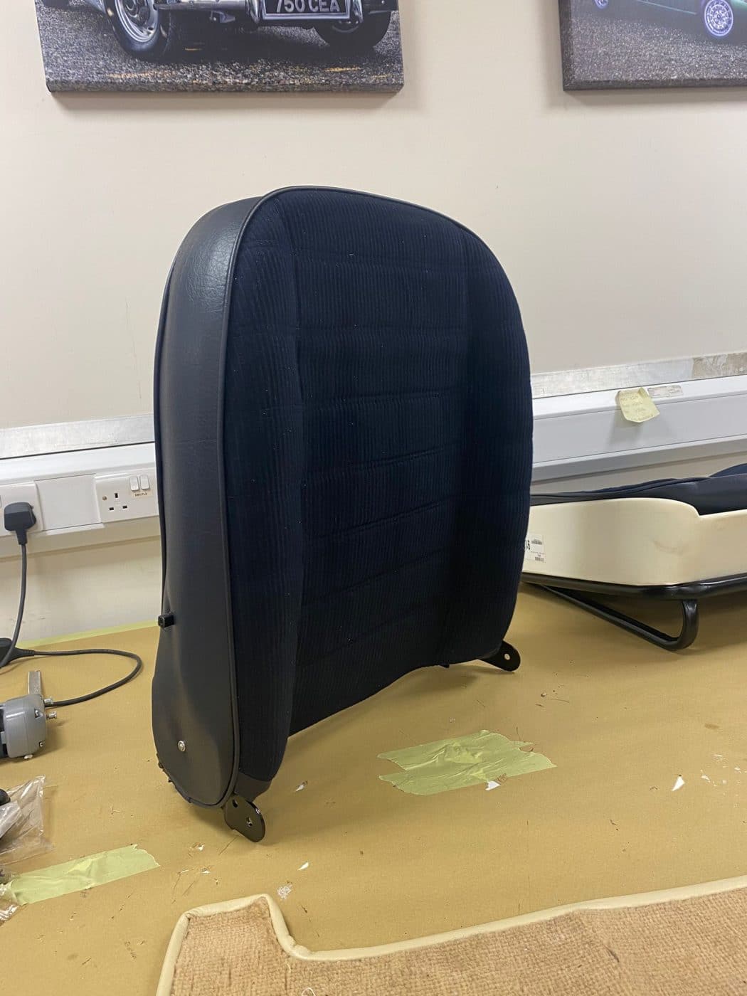 111121 1977 MGB Roadster Seats Finished 16 1