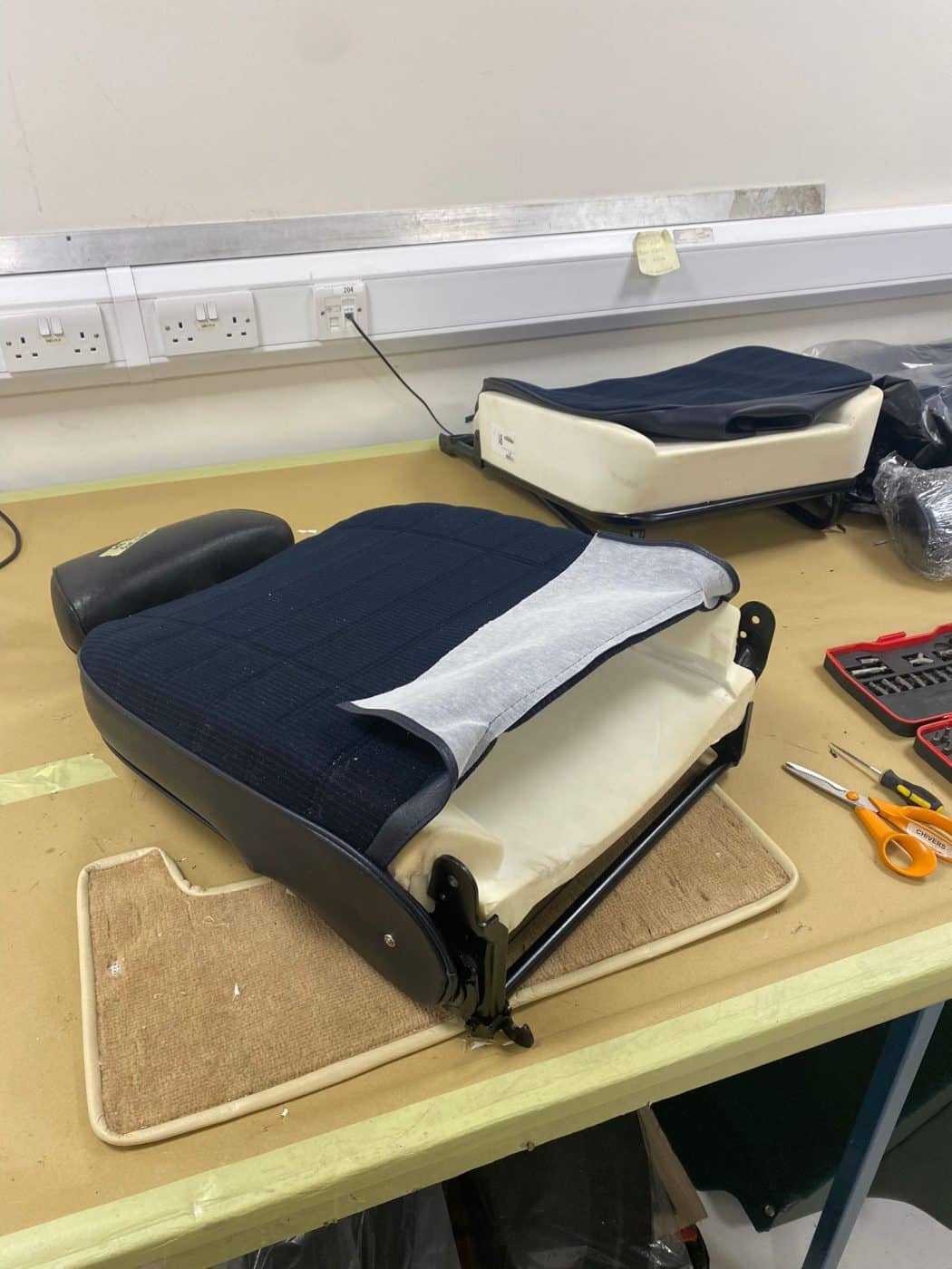 111121 1977 MGB Roadster Seats Finished 18 1