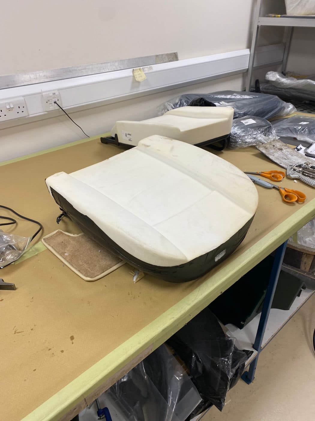 111121 1977 MGB Roadster Seats Finished 20 1
