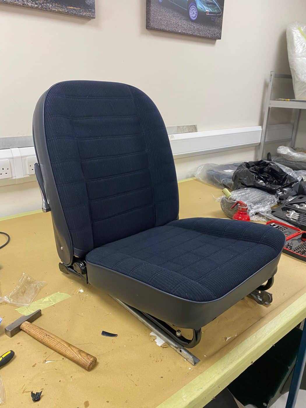 111121 1977 MGB Roadster Seats Finished 4 1