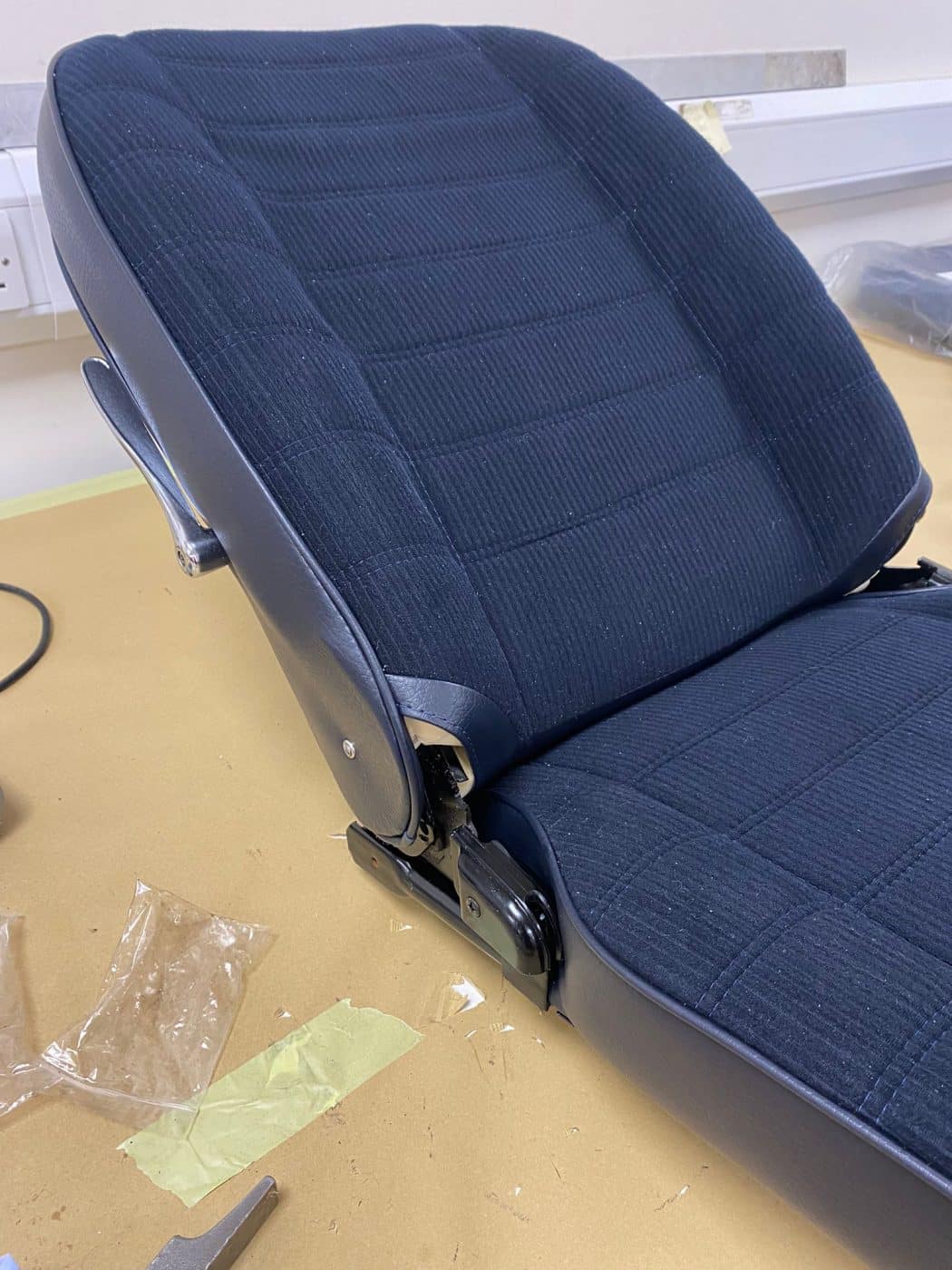 111121 1977 MGB Roadster Seats Finished 5 1
