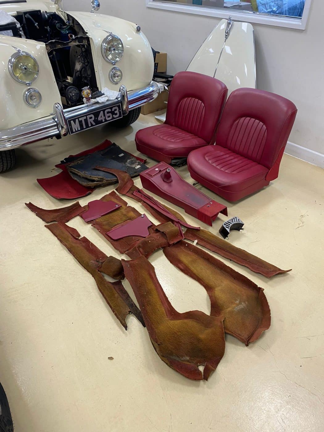 241121 1968 Jaguar MkII Interior Removal and Panel Fix 11 1