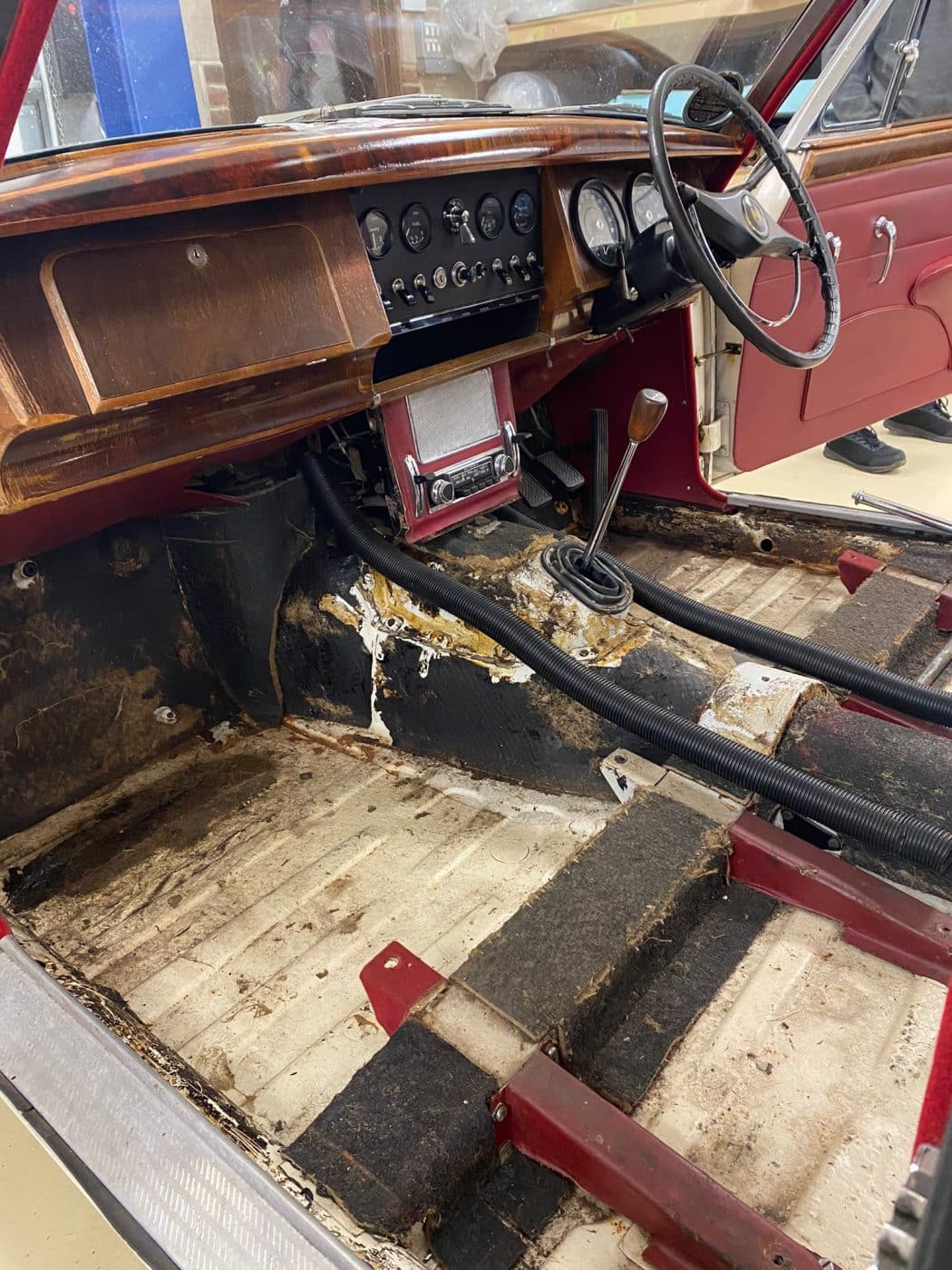 241121 1968 Jaguar MkII Interior Removal and Panel Fix 12 1