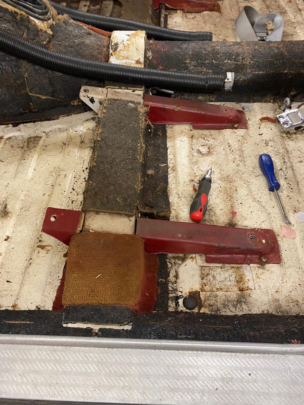 241121 1968 Jaguar MkII Interior Removal and Panel Fix 21 1