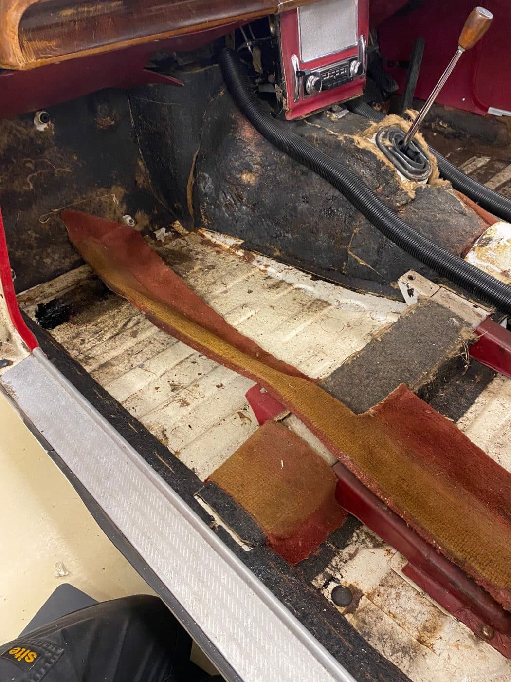 241121 1968 Jaguar MkII Interior Removal and Panel Fix 22 1