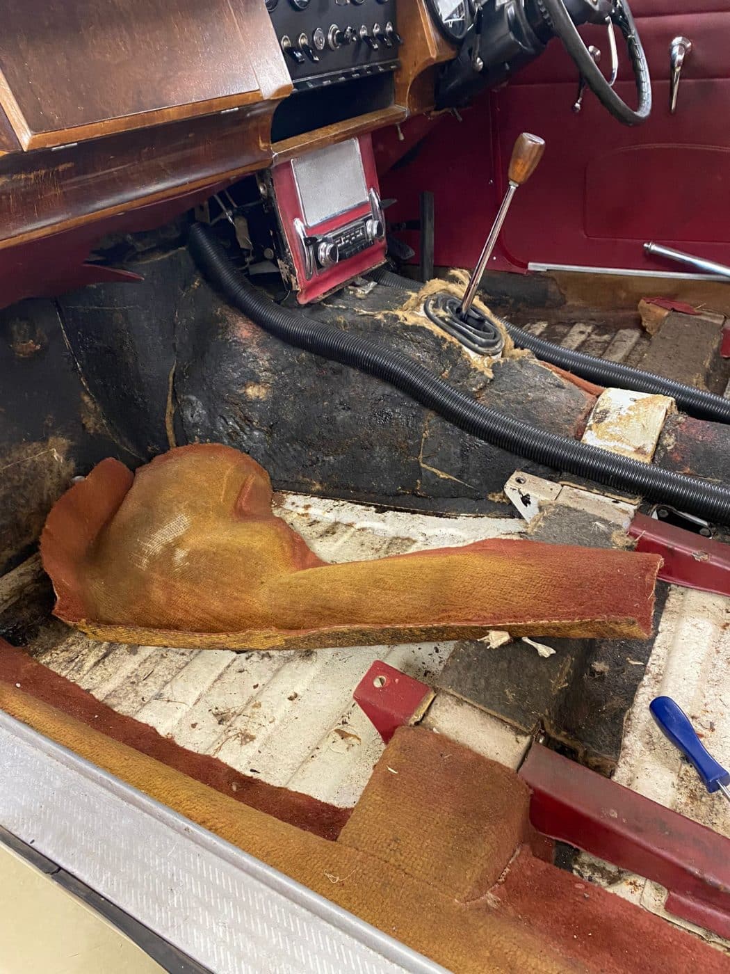 241121 1968 Jaguar MkII Interior Removal and Panel Fix 23 1