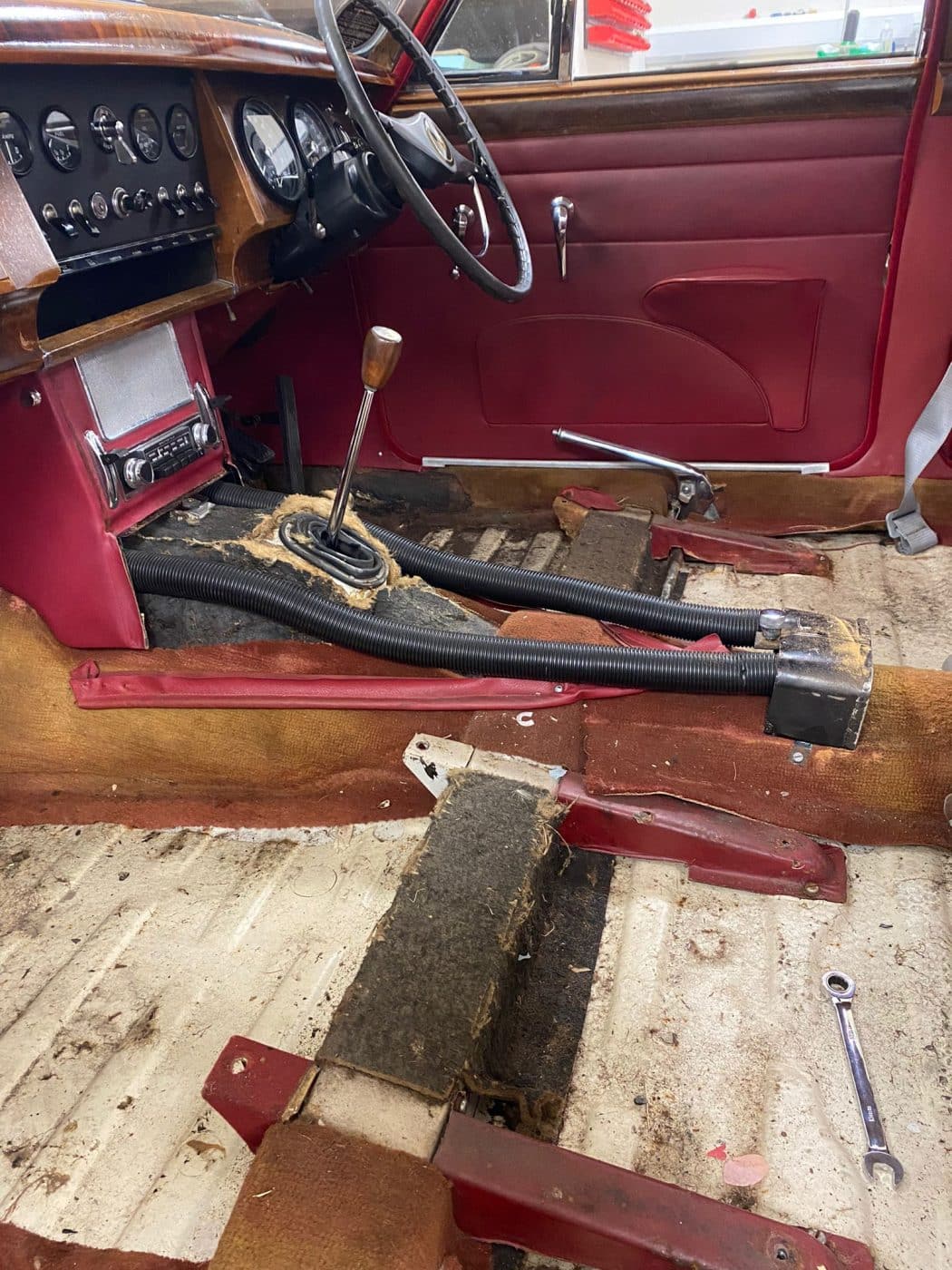 241121 1968 Jaguar MkII Interior Removal and Panel Fix 29 1