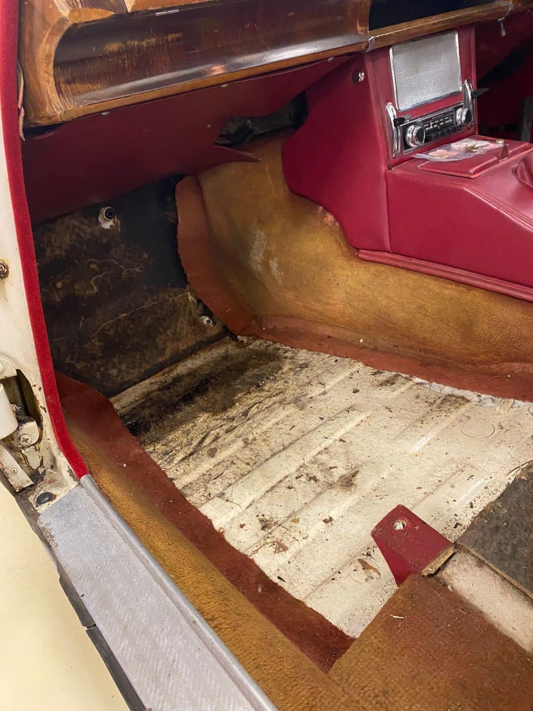 241121 1968 Jaguar MkII Interior Removal and Panel Fix 30 1