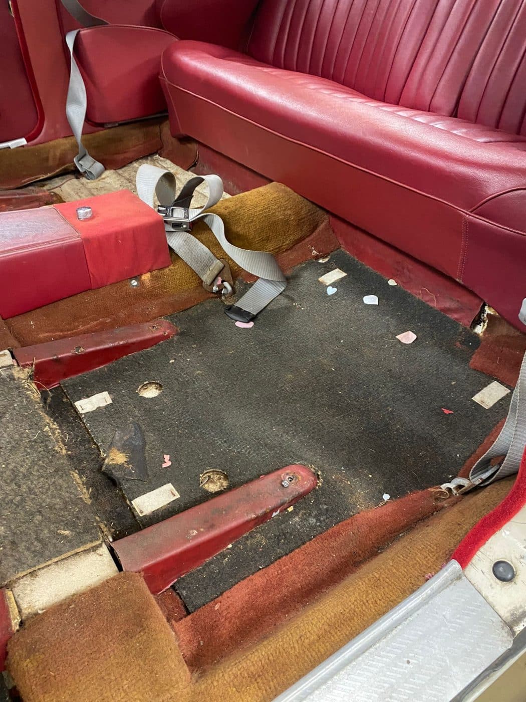 241121 1968 Jaguar MkII Interior Removal and Panel Fix 31 1