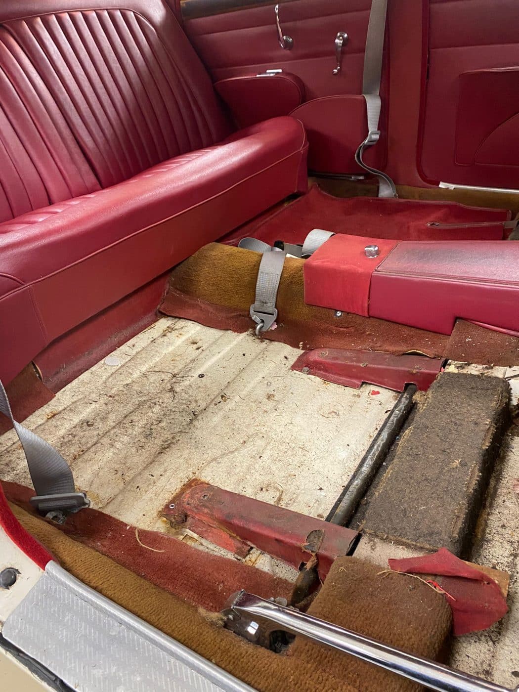 241121 1968 Jaguar MkII Interior Removal and Panel Fix 32 1