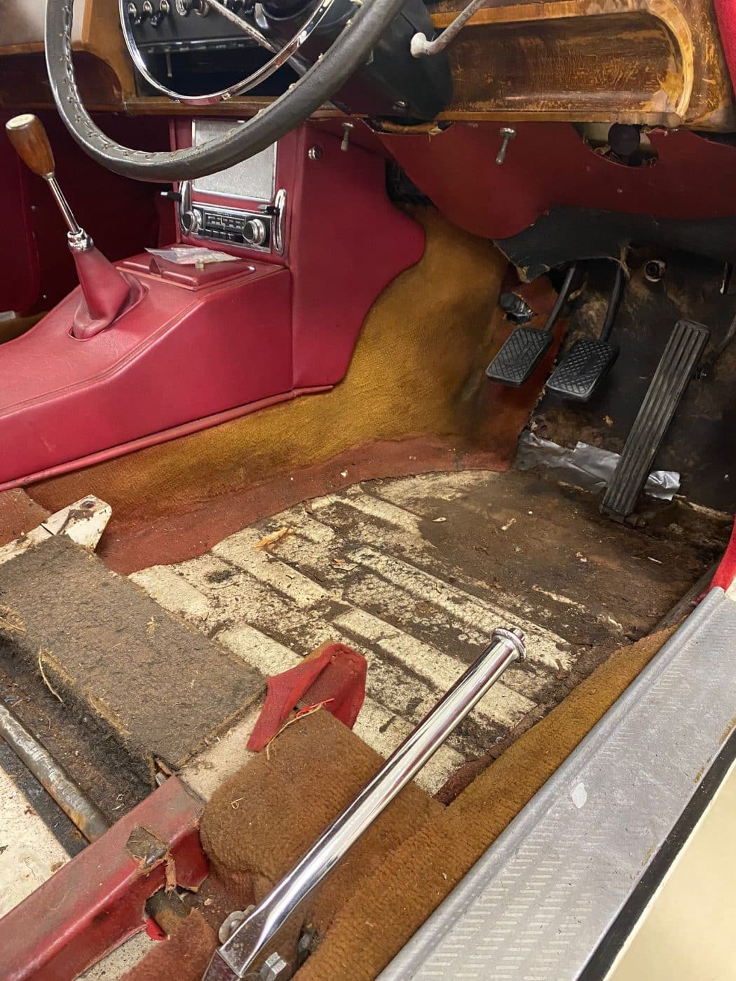 241121 1968 Jaguar MkII Interior Removal and Panel Fix 33 1