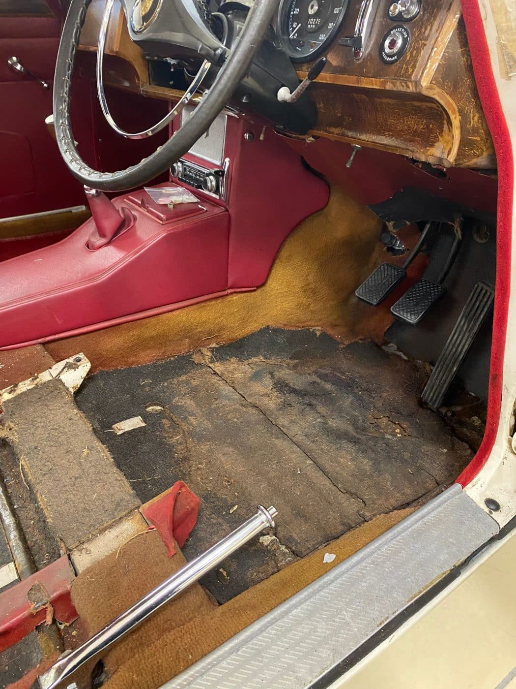 241121 1968 Jaguar MkII Interior Removal and Panel Fix 34 1