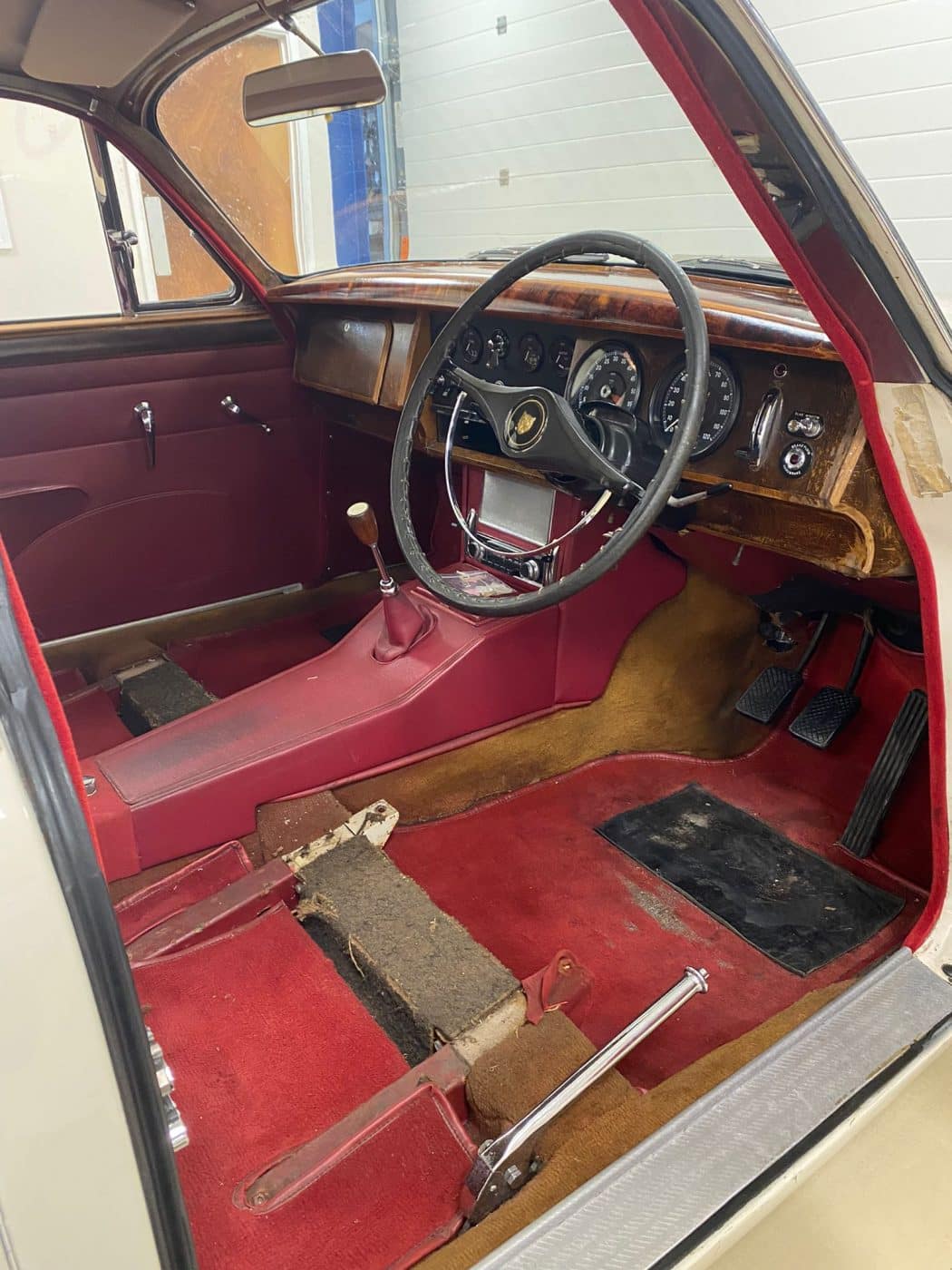241121 1968 Jaguar MkII Interior Removal and Panel Fix 36 1