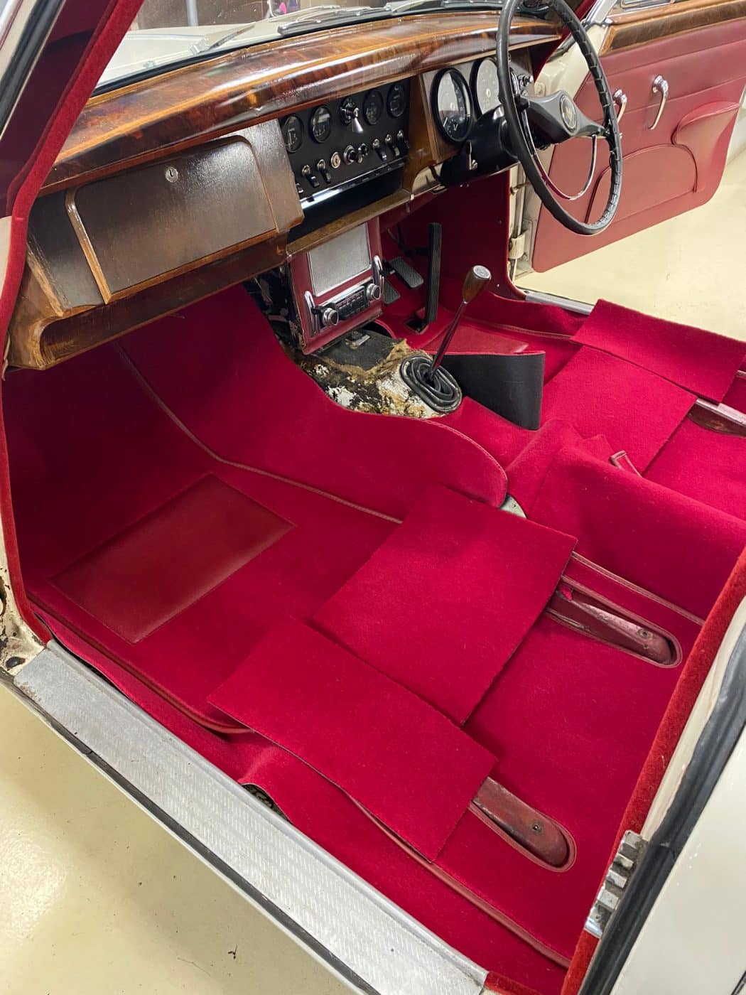 241121 1968 Jaguar MkII Interior Removal and Panel Fix 5 1