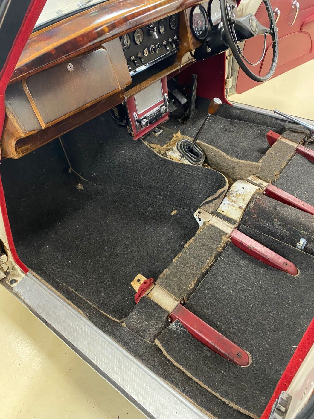 241121 1968 Jaguar MkII Interior Removal and Panel Fix 7 1