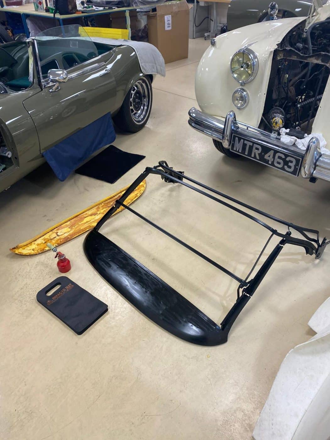 061221 1973 Jaguar E Type SoftTop 10 1