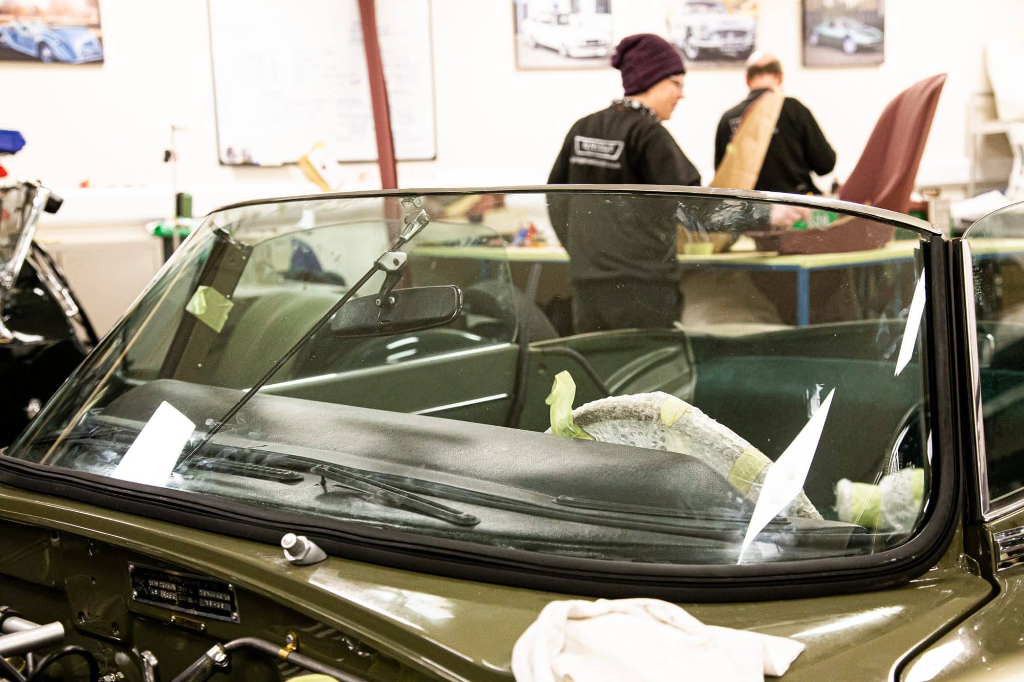 071221 1973 E Type Windscreen 4 1