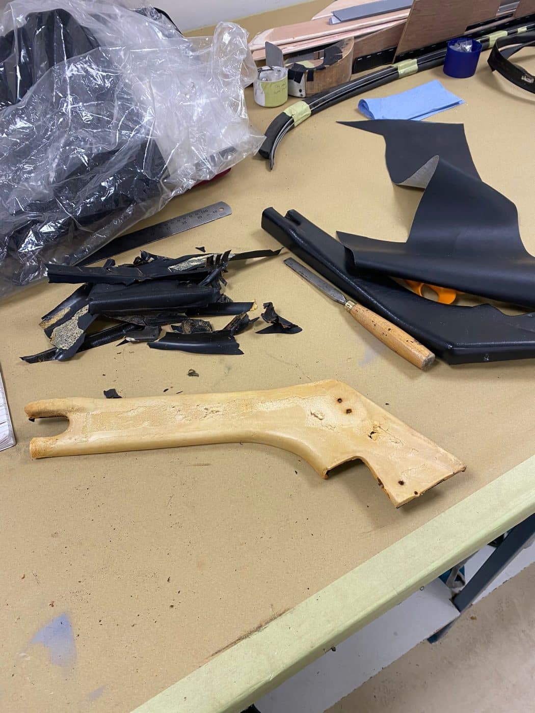 091221 1973 Jaguar E type Roadster Dash and Hood 13 1