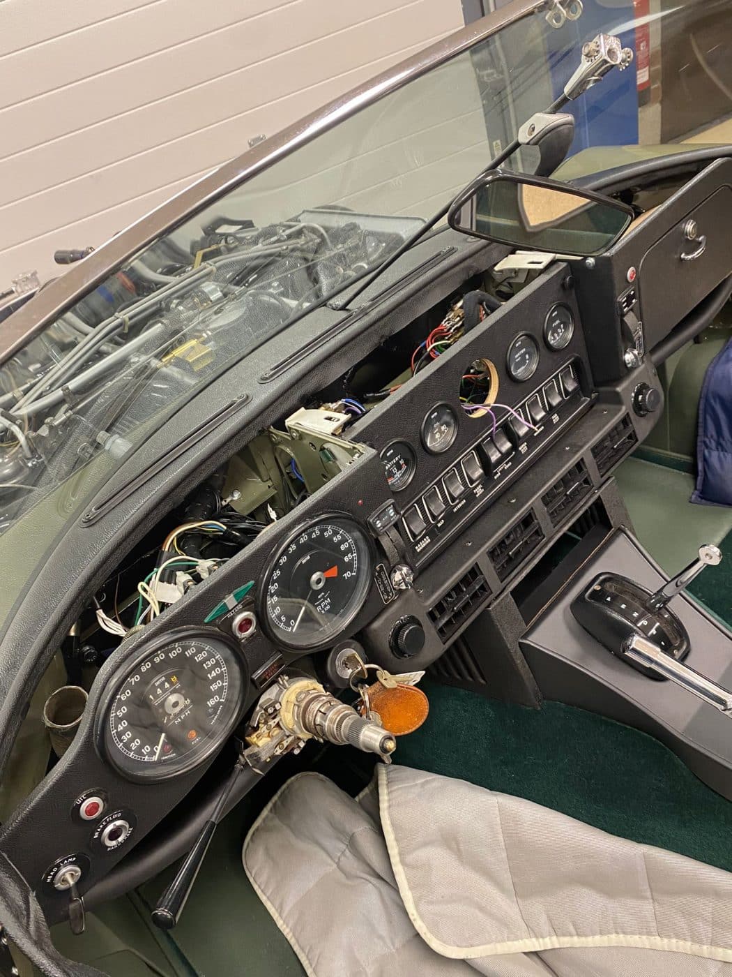 091221 1973 Jaguar E type Roadster Dash and Hood 16 1