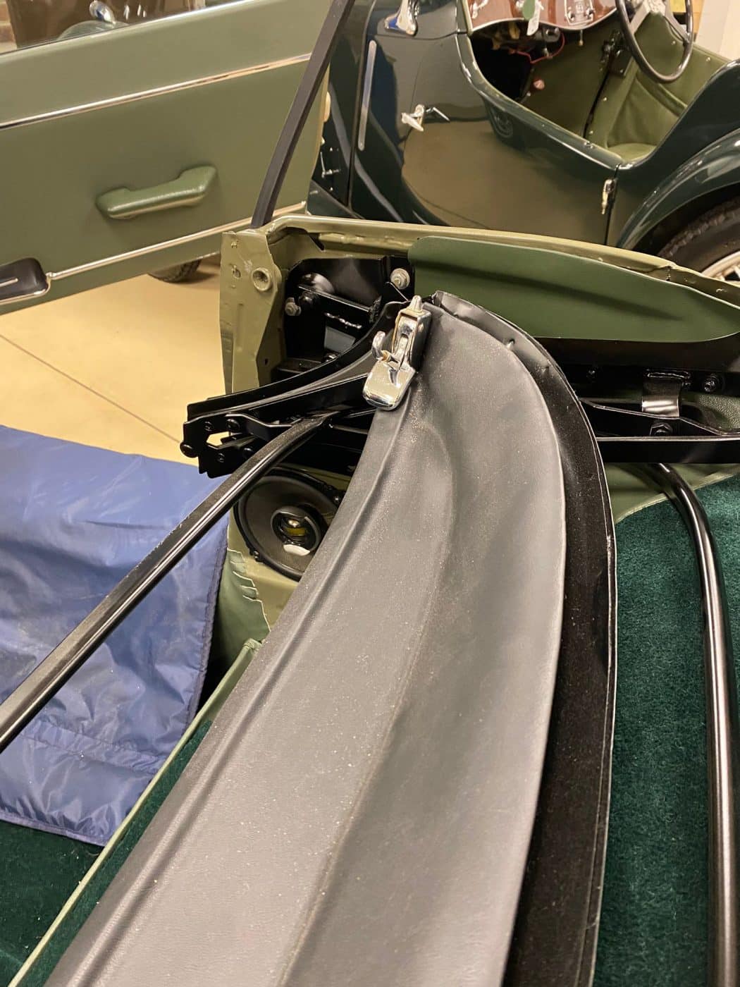 091221 1973 Jaguar E type Roadster Dash and Hood 6 1