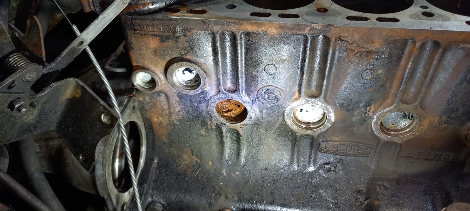 11221 1971 XJ6 Clogged Engine3 1
