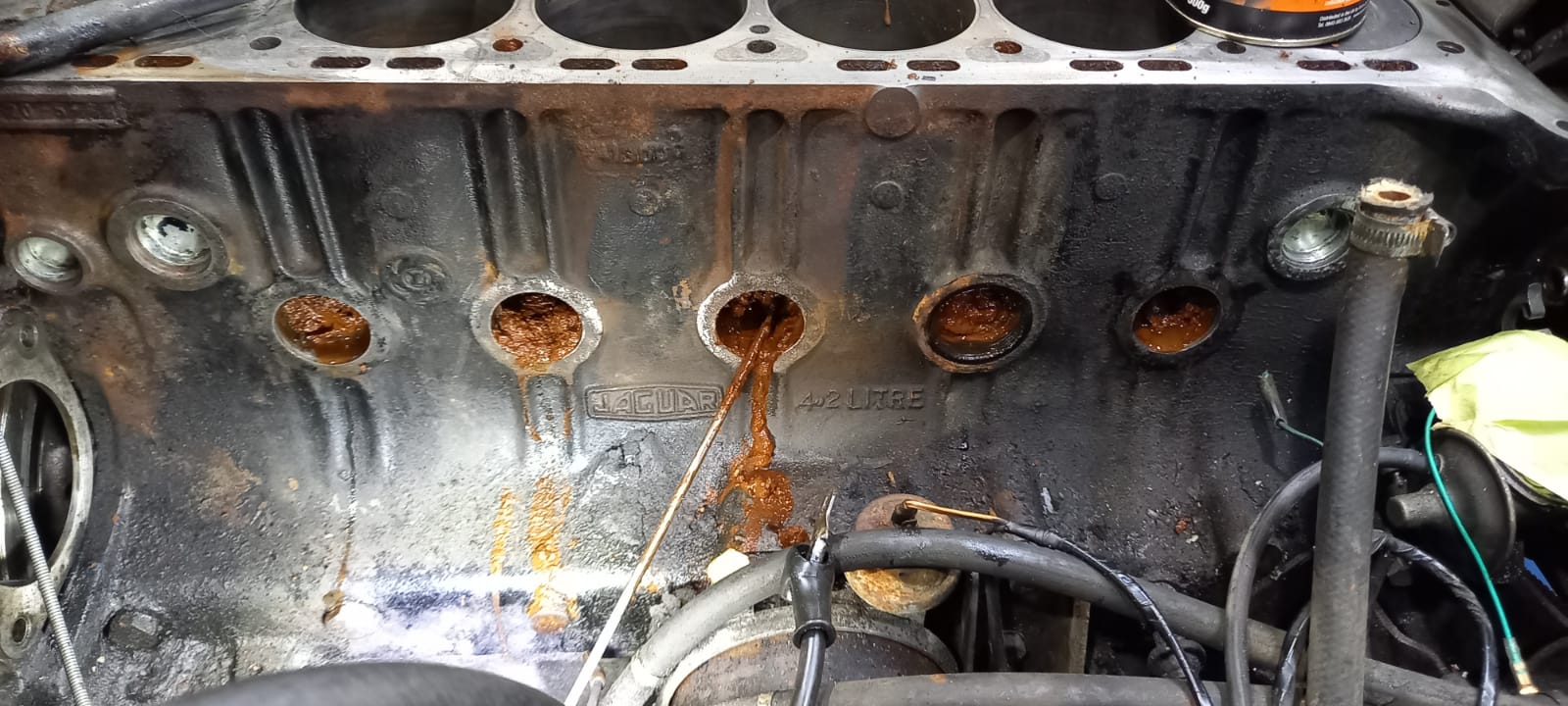 11221 1976 XJ6 Clogged Engine 1