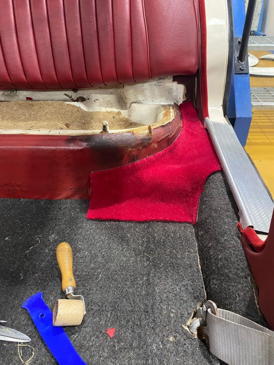 171221 1968 Jaguar MkII 2.4 Carpet Install 10 1