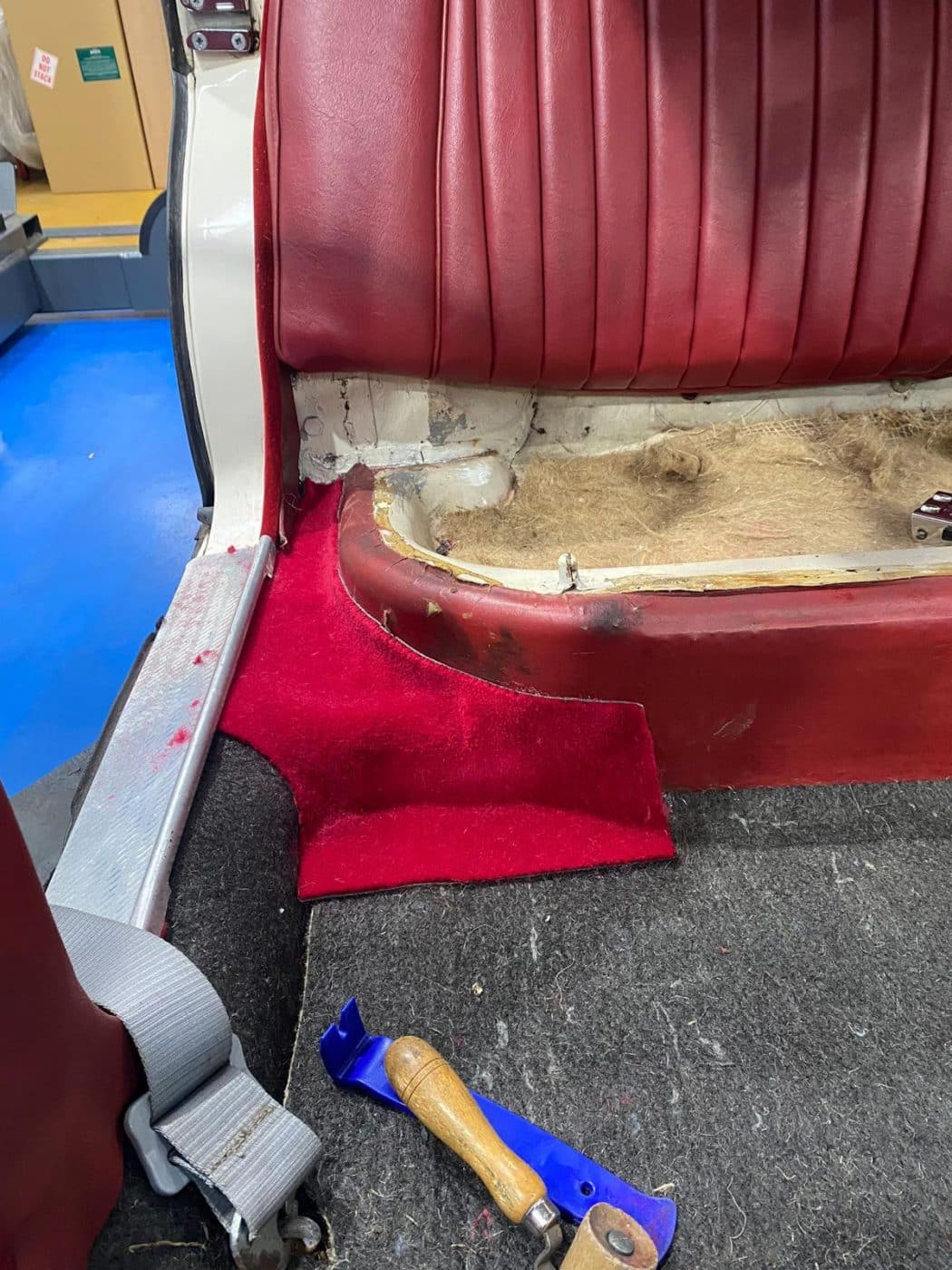 171221 1968 Jaguar MkII 2.4 Carpet Install 11 1