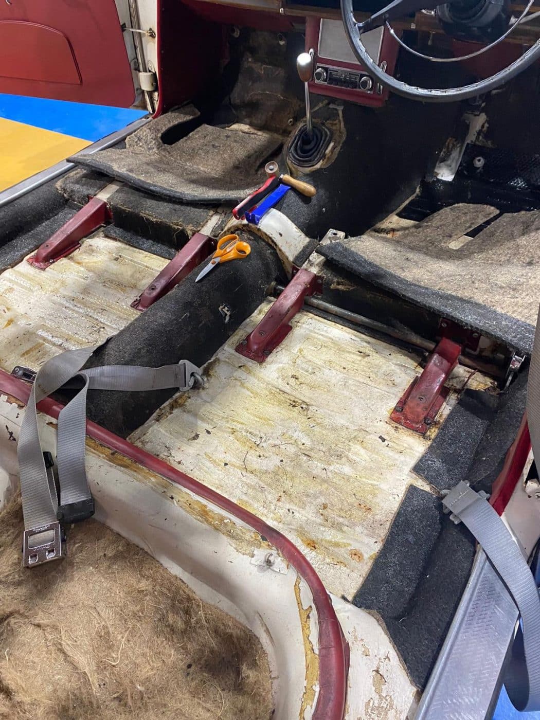 171221 1968 Jaguar MkII 2.4 Carpet Install 15 1