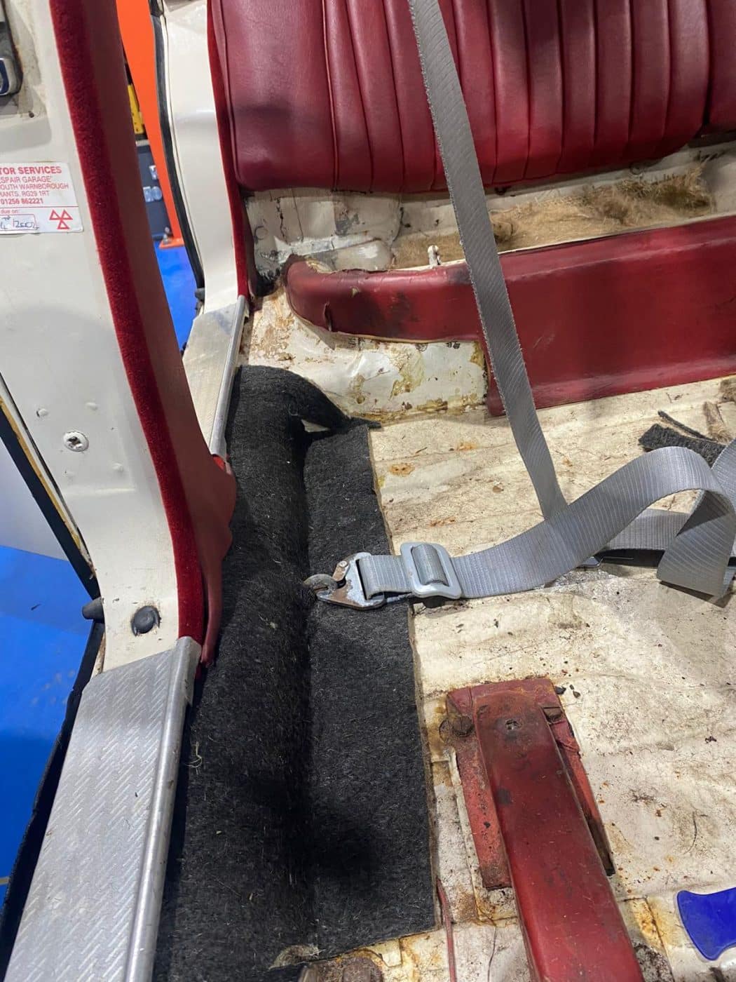 171221 1968 Jaguar MkII 2.4 Carpet Install 19 1