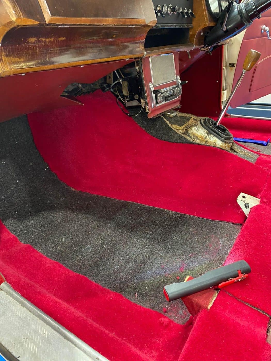 171221 1968 Jaguar MkII 2.4 Carpet Install 4 1