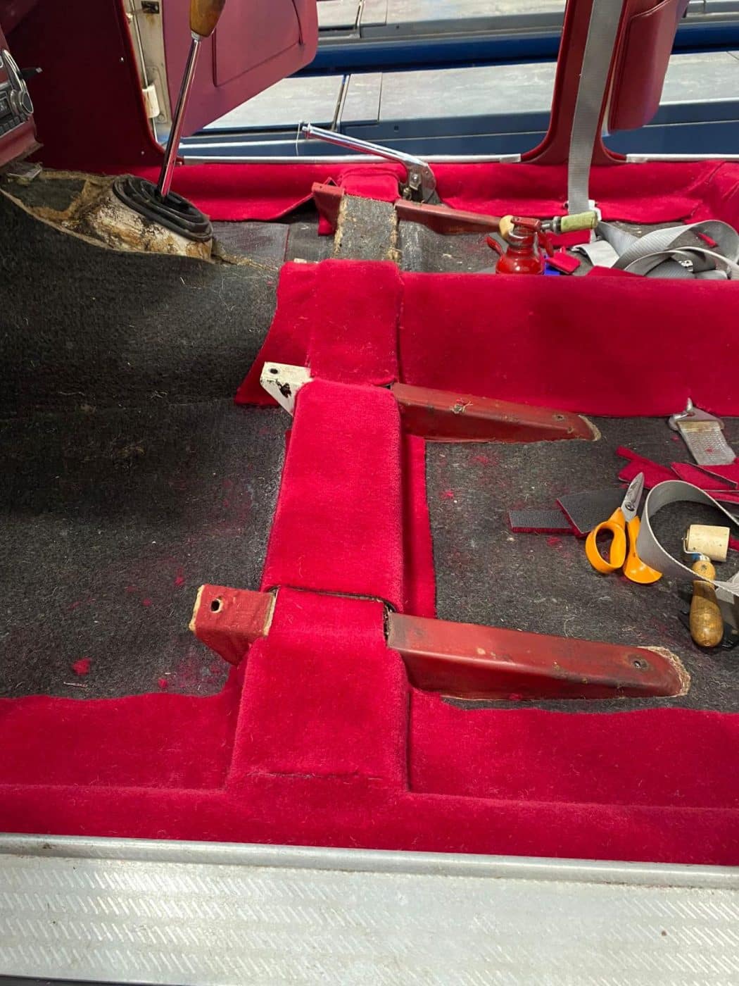 171221 1968 Jaguar MkII 2.4 Carpet Install 7 1