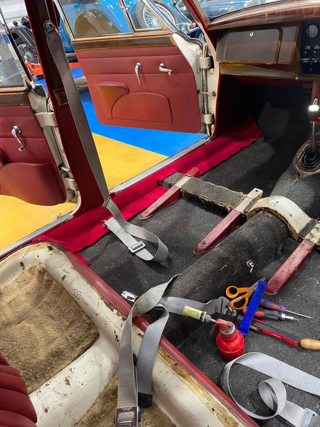 171221 1968 Jaguar MkII 2.4 Carpet Install 9 1