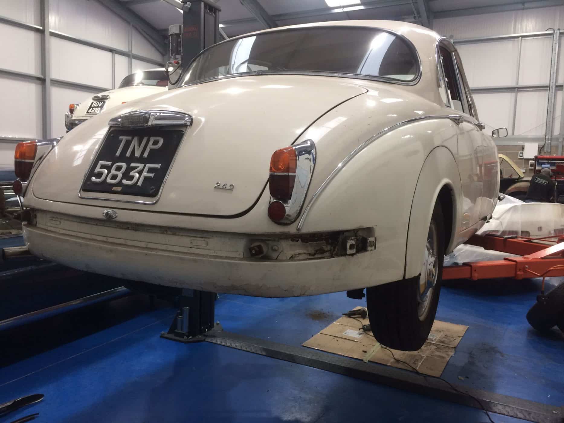 21221 1968 Jaguar MkII Rust Repairs10 1