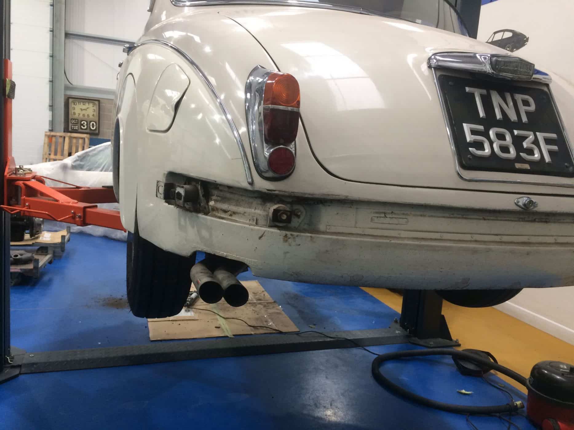 21221 1968 Jaguar MkII Rust Repairs11 1