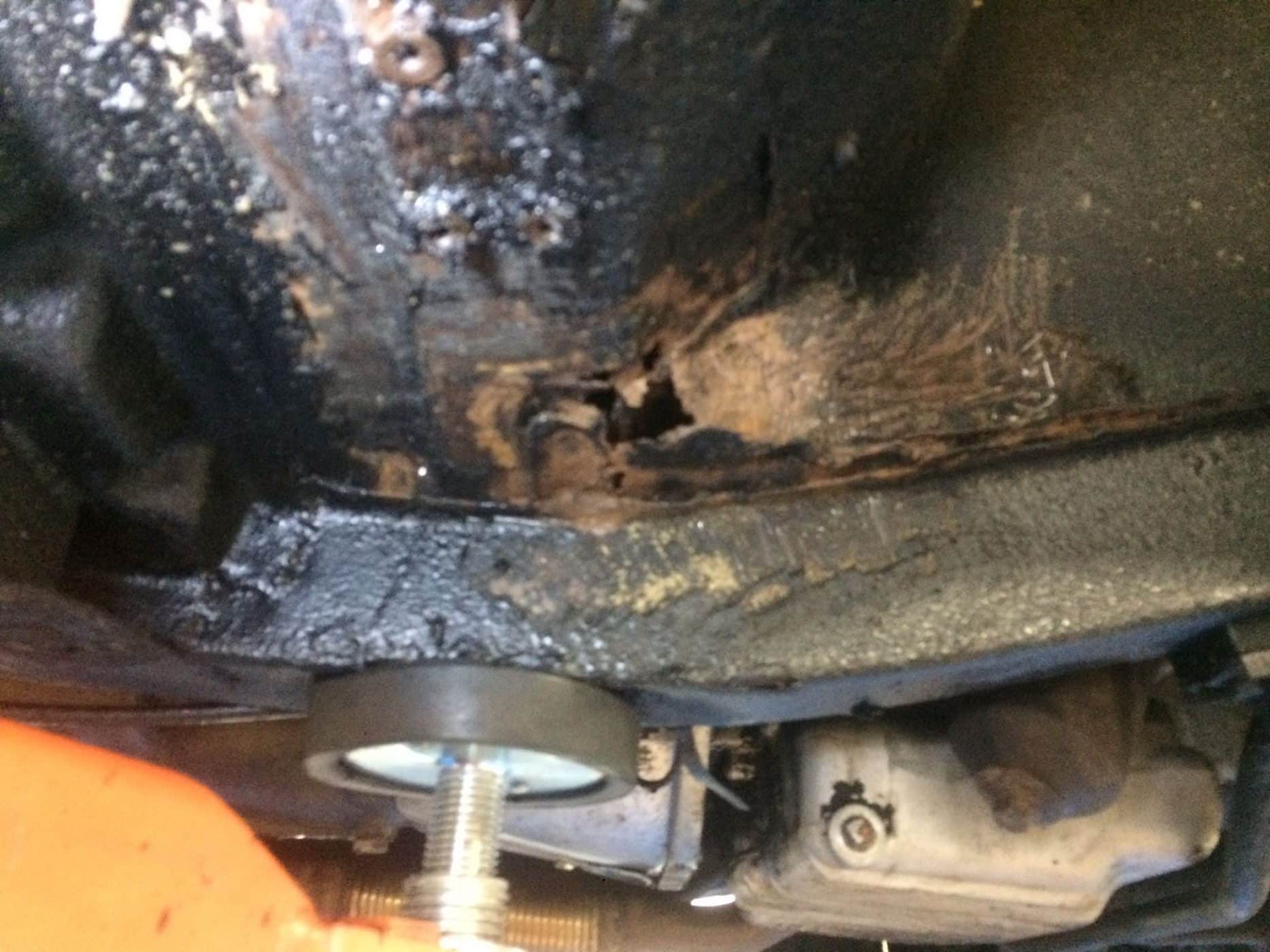 21221 1968 Jaguar MkII Rust Repairs17 1